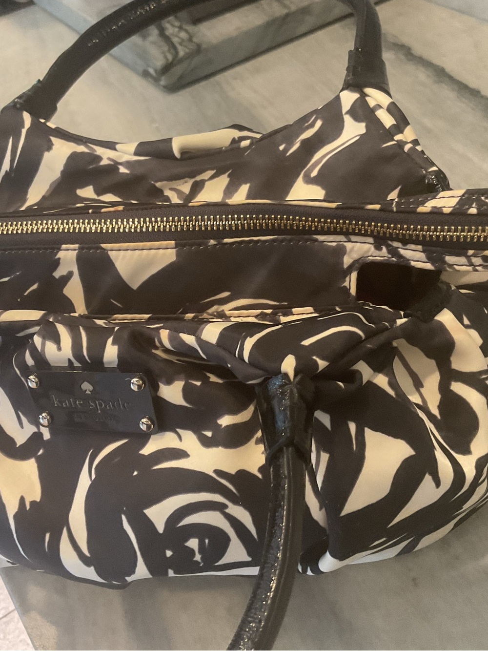 kate spade Black & White Rose-Print Satchel - Picture 10 of 11